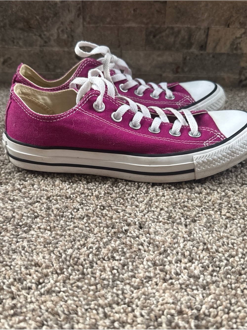 Converse Women’s 7 Magenta Low-Top Canvas Sneakers EUC Minimally Worn! - Picture 3 of 8